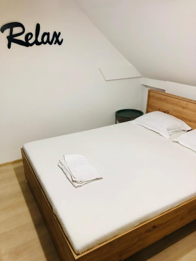 Ultra-Central Modern And Big Apartments In Union Square U41-U44 ティミショアラ エクステリア 写真