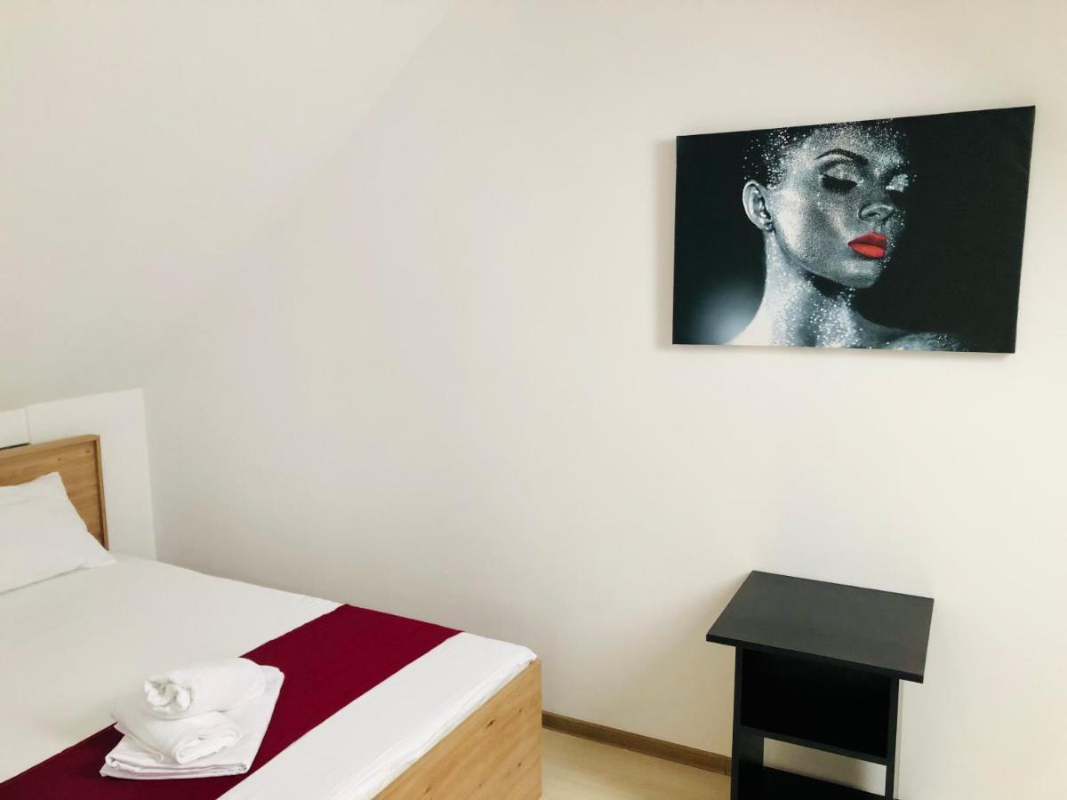 Ultra-Central Modern And Big Apartments In Union Square U41-U44 ティミショアラ エクステリア 写真